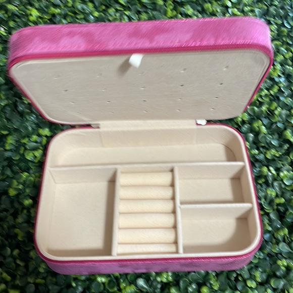 🎉💕 NEW Grace Pink Jewelry Travel Zip Closure Case Gifts - Picture 4 of 6